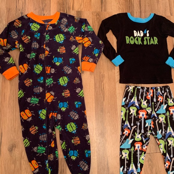 ✨2T BOYS 👦🏻 CARTERS PAJAMA BUNDLE✨ - Picture 2 of 5